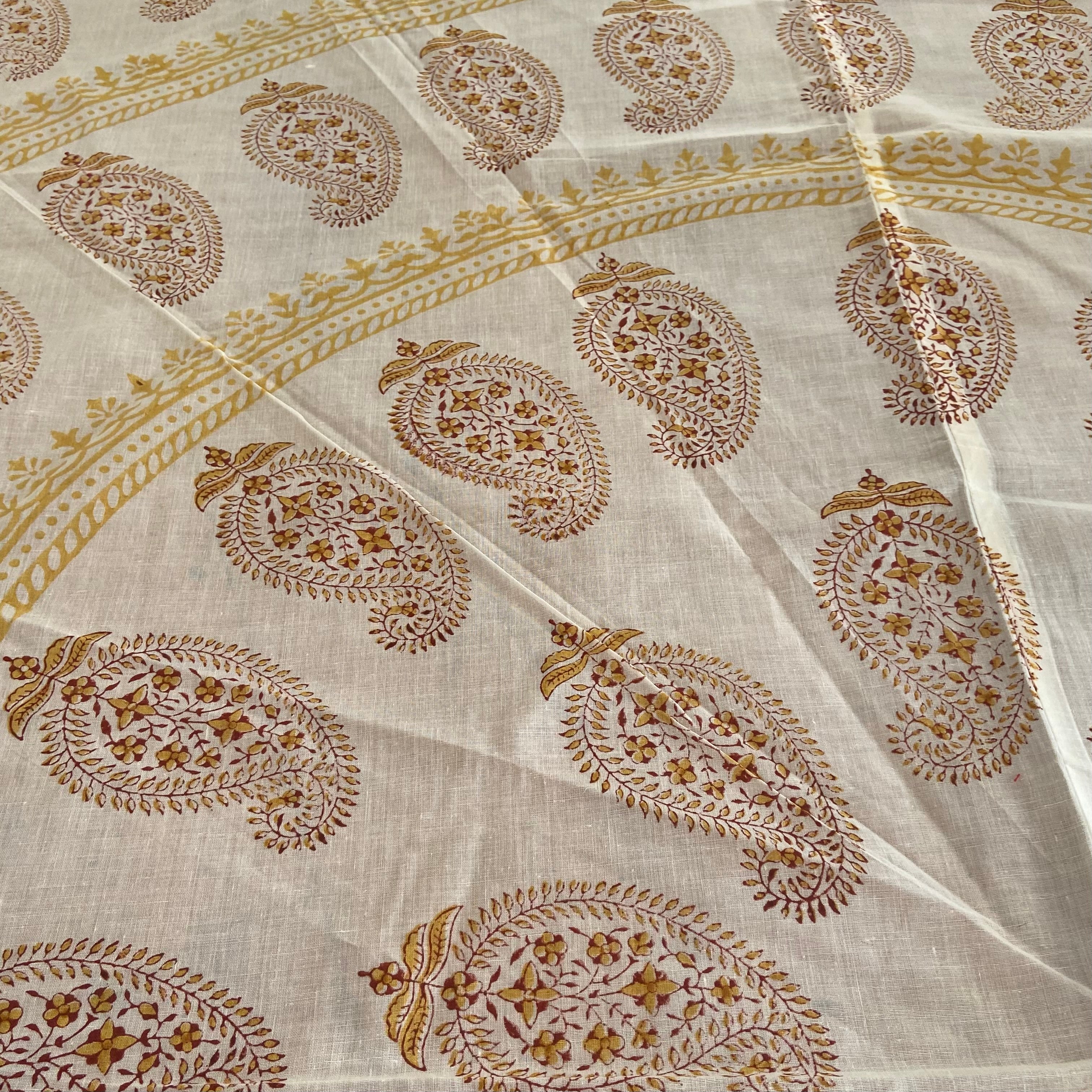 Round Tablecloths