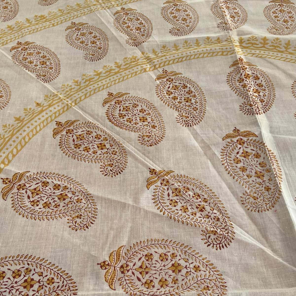 Round Tablecloths detail view 9 – Hill Station Ashland